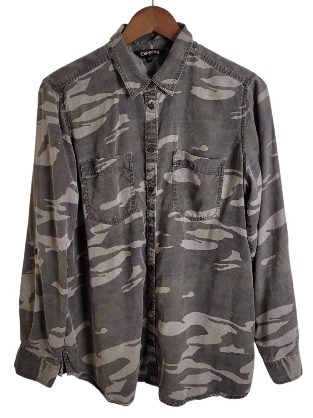 EXPRESS Long Sleeve Camo Button Up Shirt women's large
